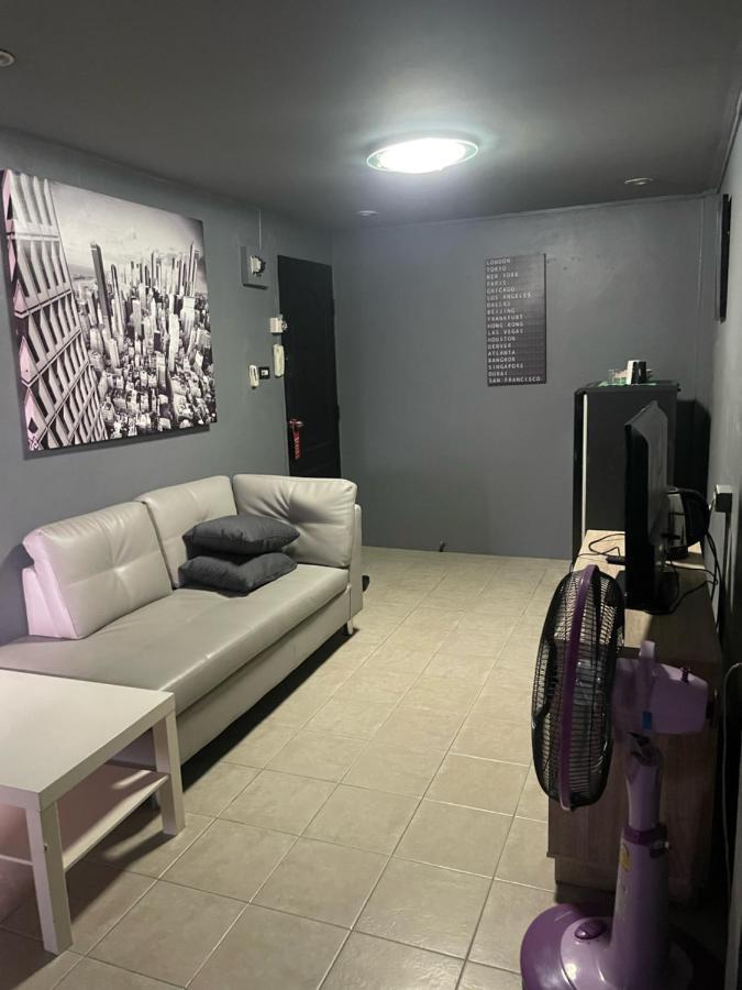 Happy Apple Guesthouse Pattaya Bagian luar foto